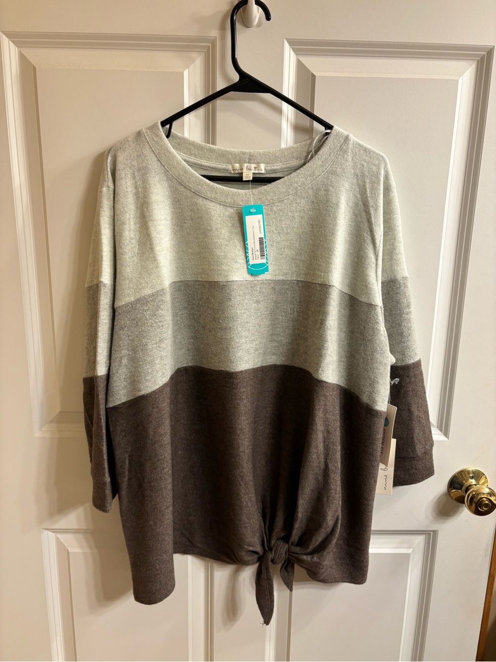 nine britton Colorblock Tie-Front Crew Neck Sweater in Tan Cream & Brown